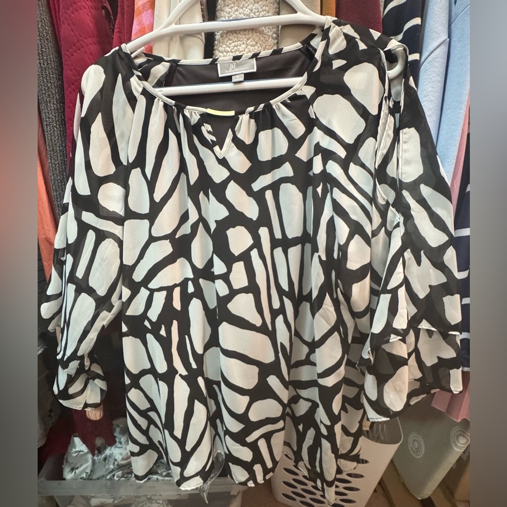 JM Collection Black and White Abstract Blouse